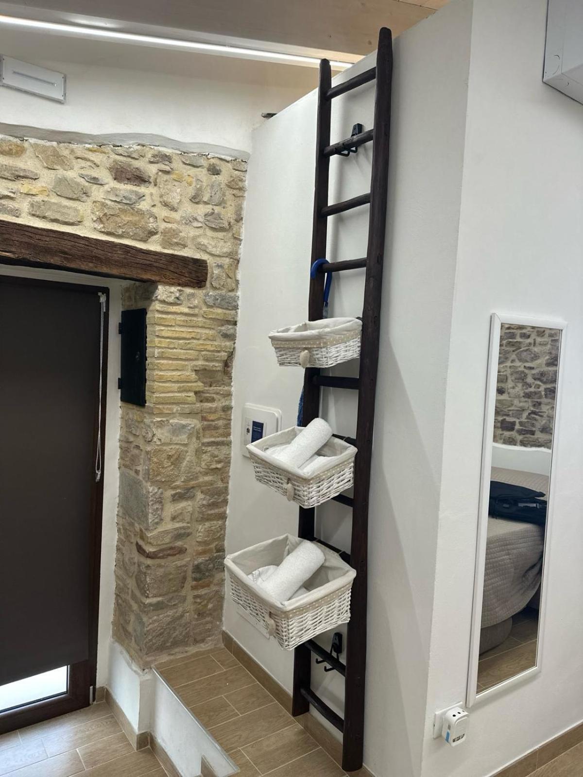 B&B Sotto Le Mura Pietra Montecorvino Exteriér fotografie
